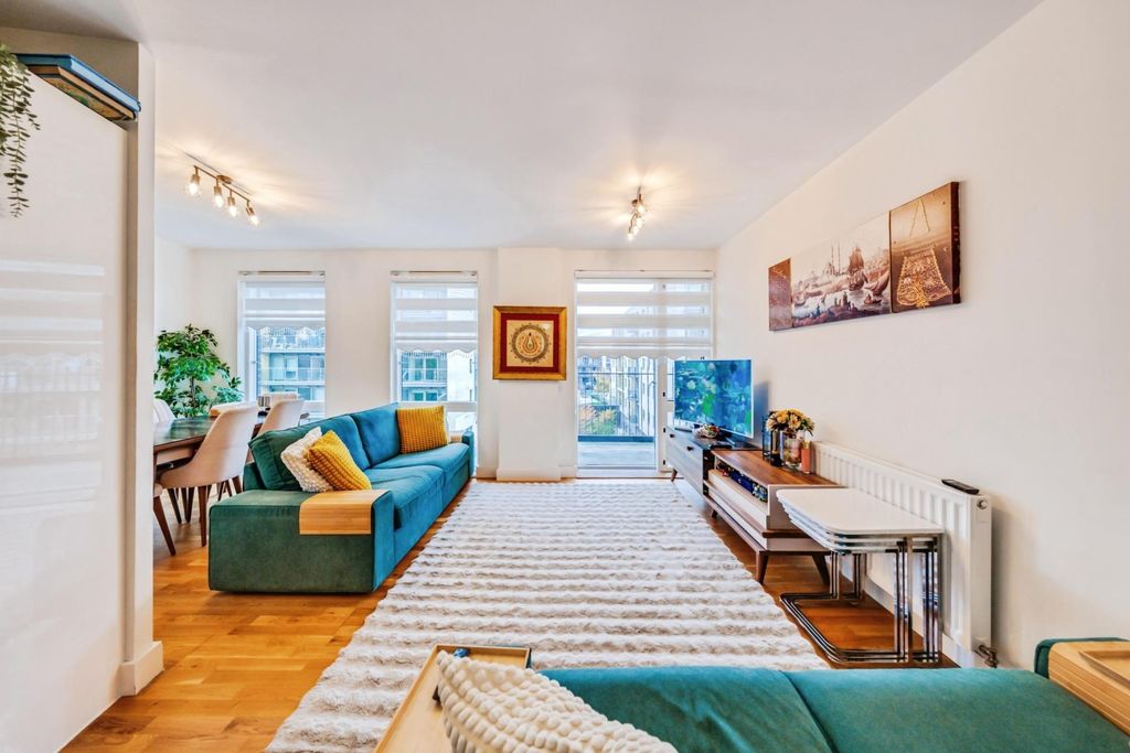 Property photo 2 of 18