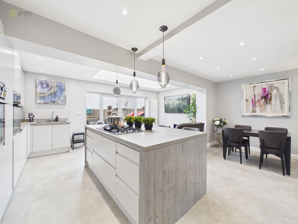 Property photo 3 of 34 Cam01698G0Pr0158Still018