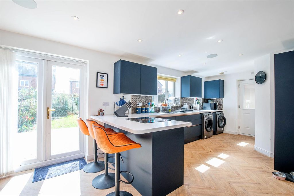 Property photo 3 of 20 Kitchen/Diner