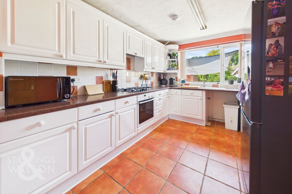 Property photo 3 of 21