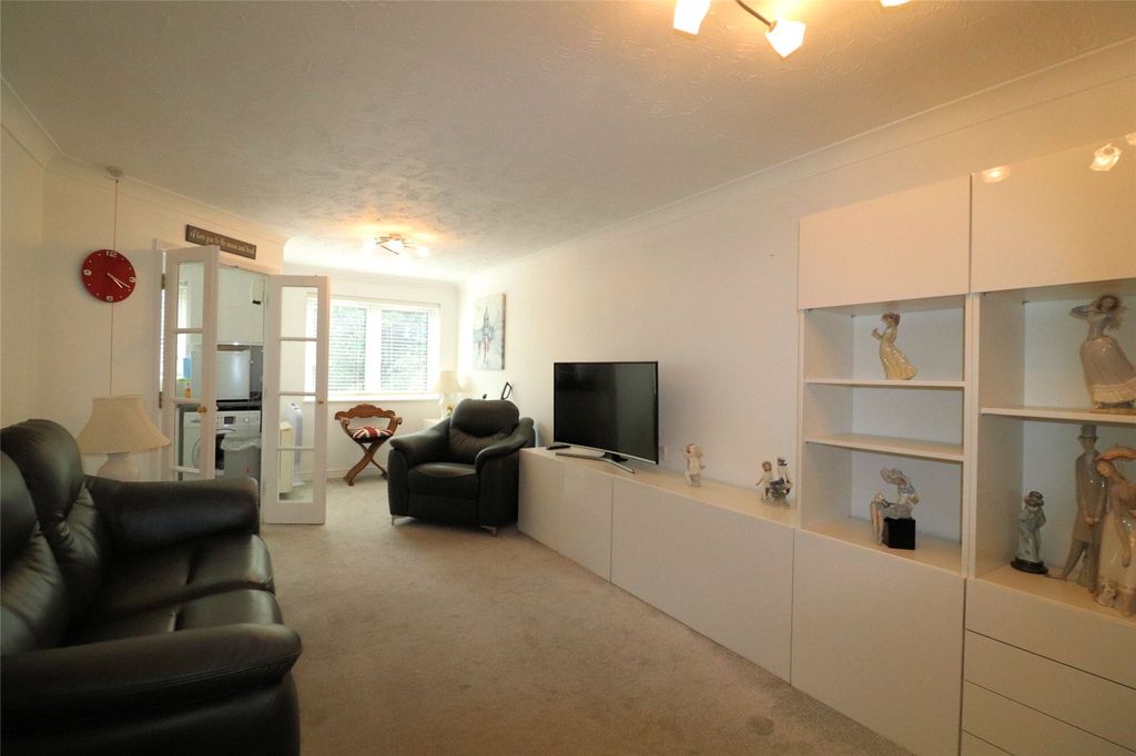 Property photo 2 of 11 Picture No. 17