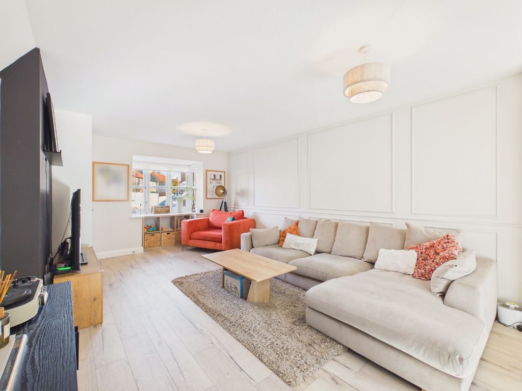 Property photo 3 of 19 5674806
