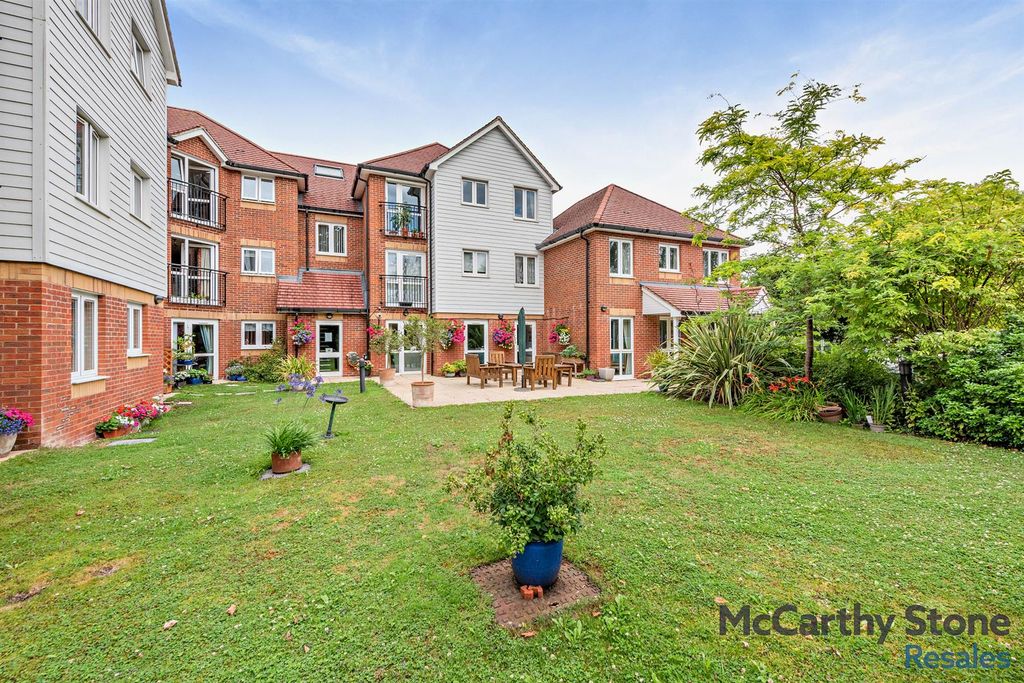 Property photo 1 of 10 8656545-Exterior02-800.Jpg