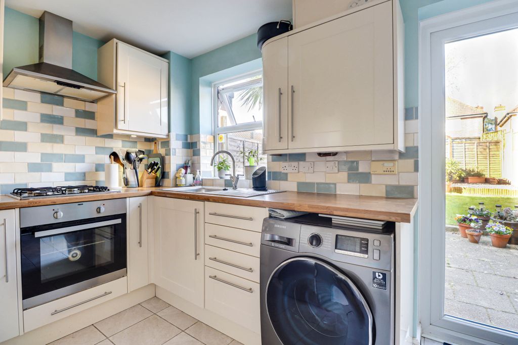 Property photo 3 of 17 Kitchen