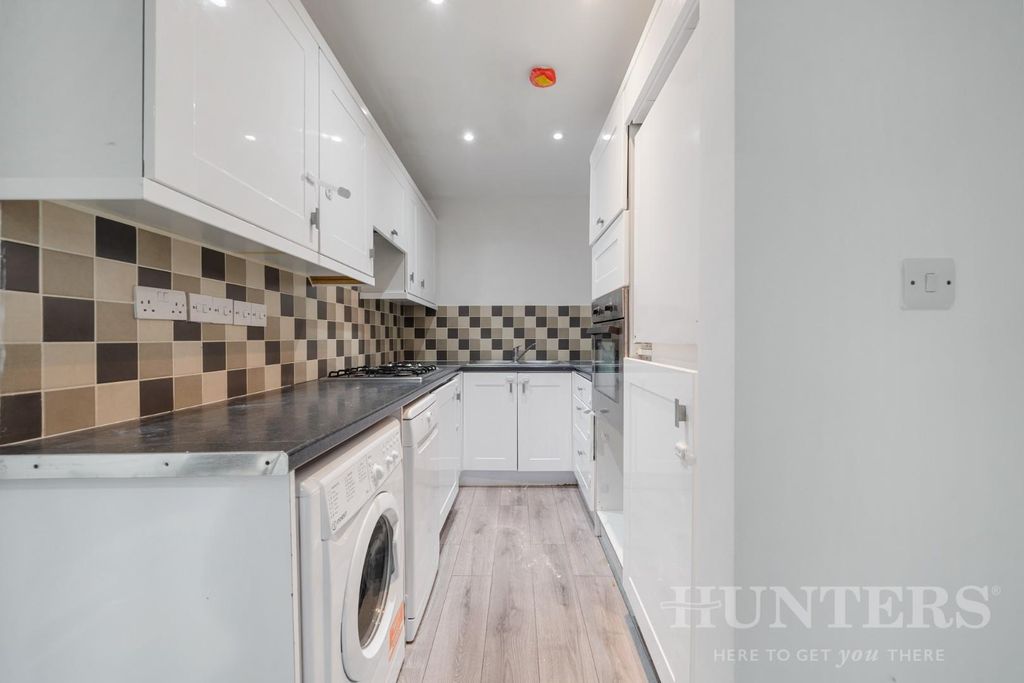 Property photo 2 of 12 6 Morland Place N15 5Ej-9.Jpg