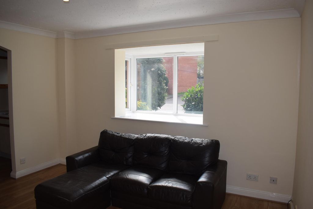 Property photo 2 of 14 Living Room