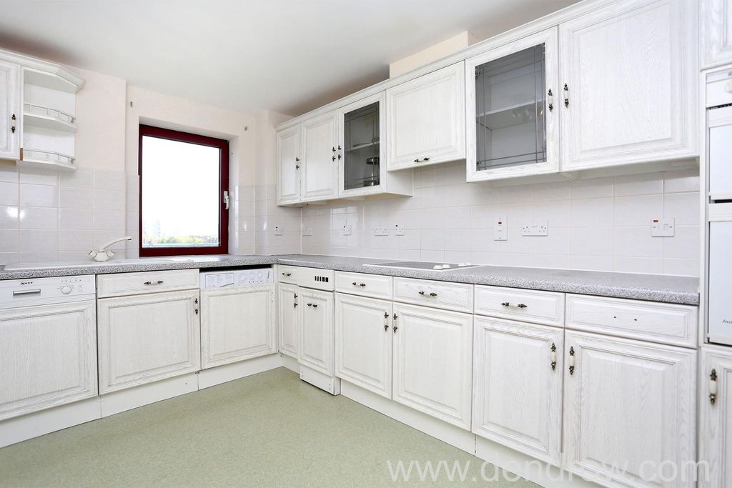 Property photo 2 of 25