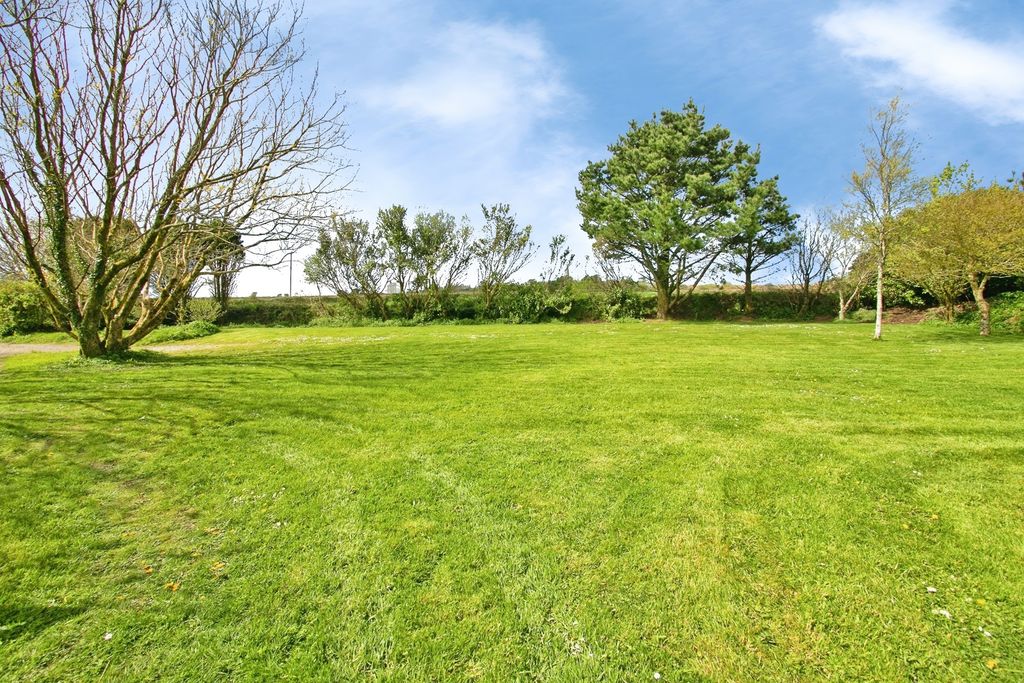 Property photo 3 of 25 Pbox-Img.Jpg