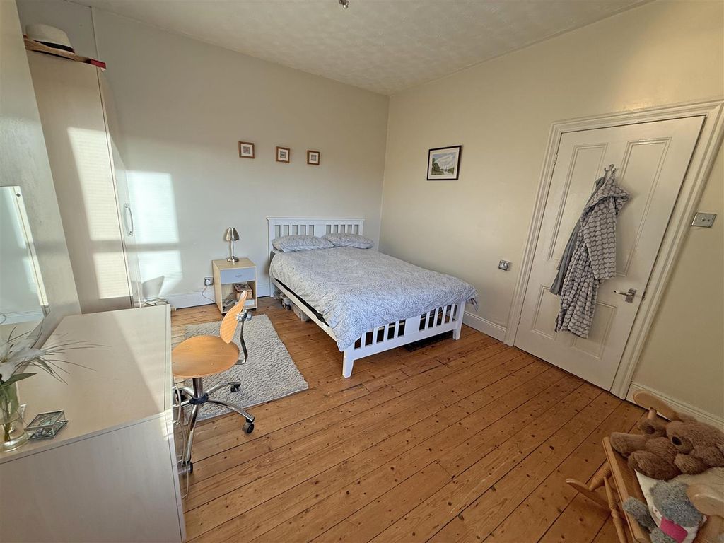Additional image 7 of 5 bed property for salePreston Avenue, North Shields NE30