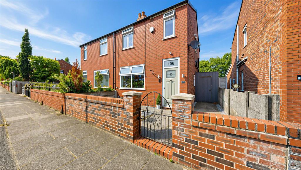 Property photo 3 of 27 Doulton Street For Sale