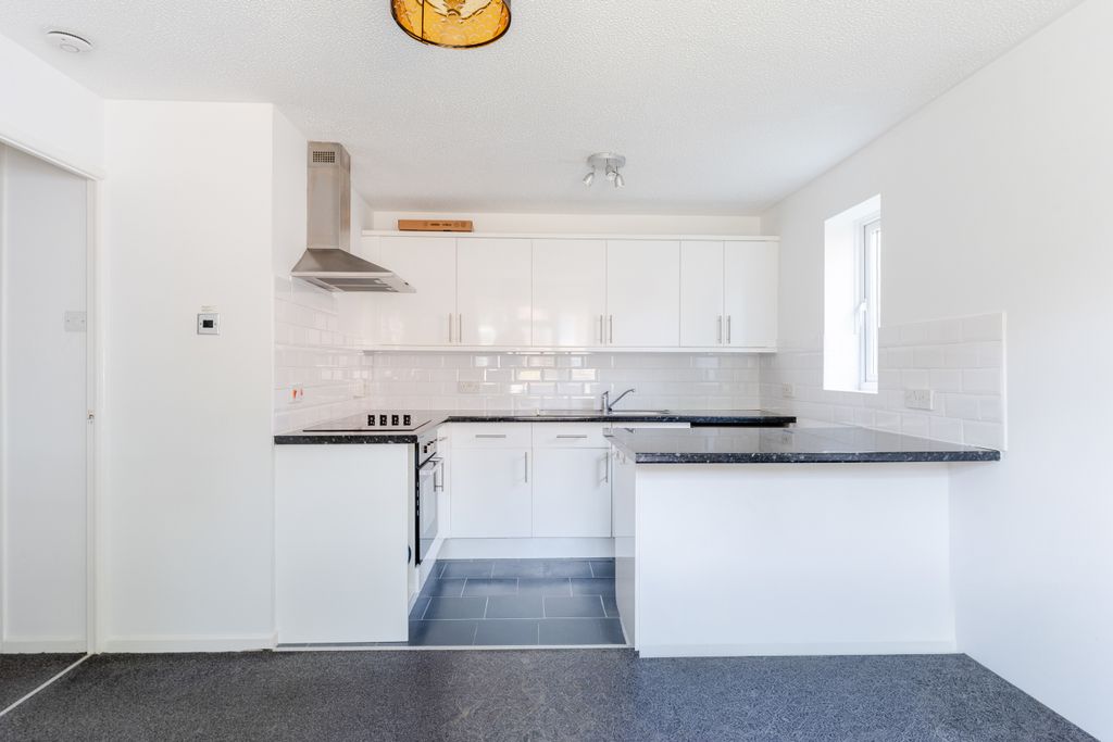 Property photo 3 of 8 A7400616-Hdr-5