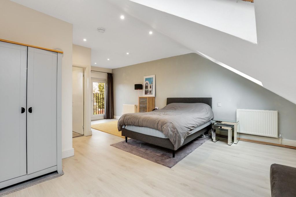 Property photo 3 of 14 10-Ab7706-d799Jhpropwpen- 56 Cranston Road - 31.Jp