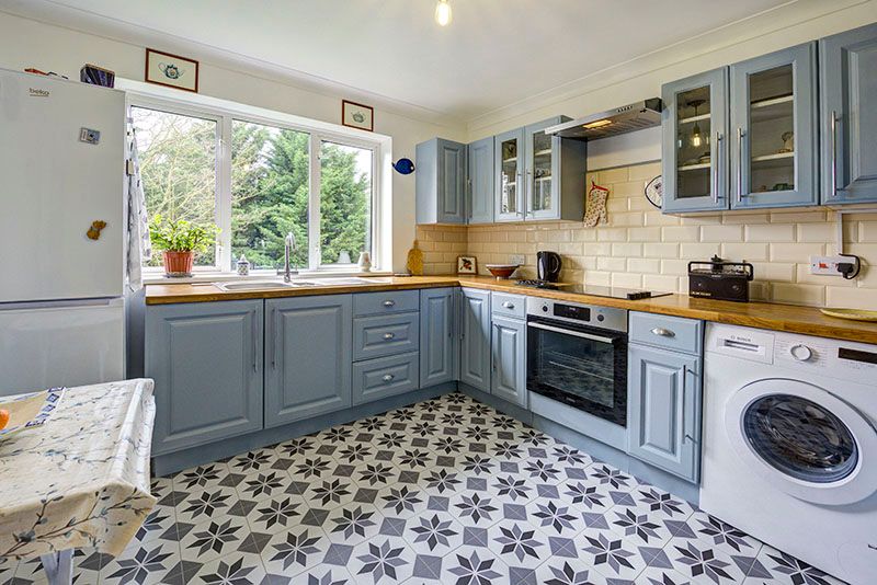 Property photo 1 of 6 Kitchen