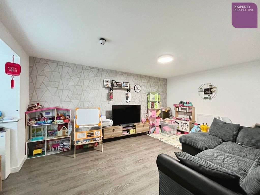 Property photo 3 of 14 Living Room