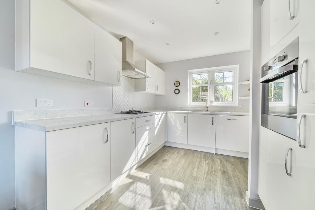 Property photo 3 of 22 1363485-9-68E3E746A24B0.Jpg