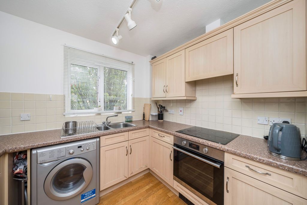 Property photo 3 of 9 Kitchen