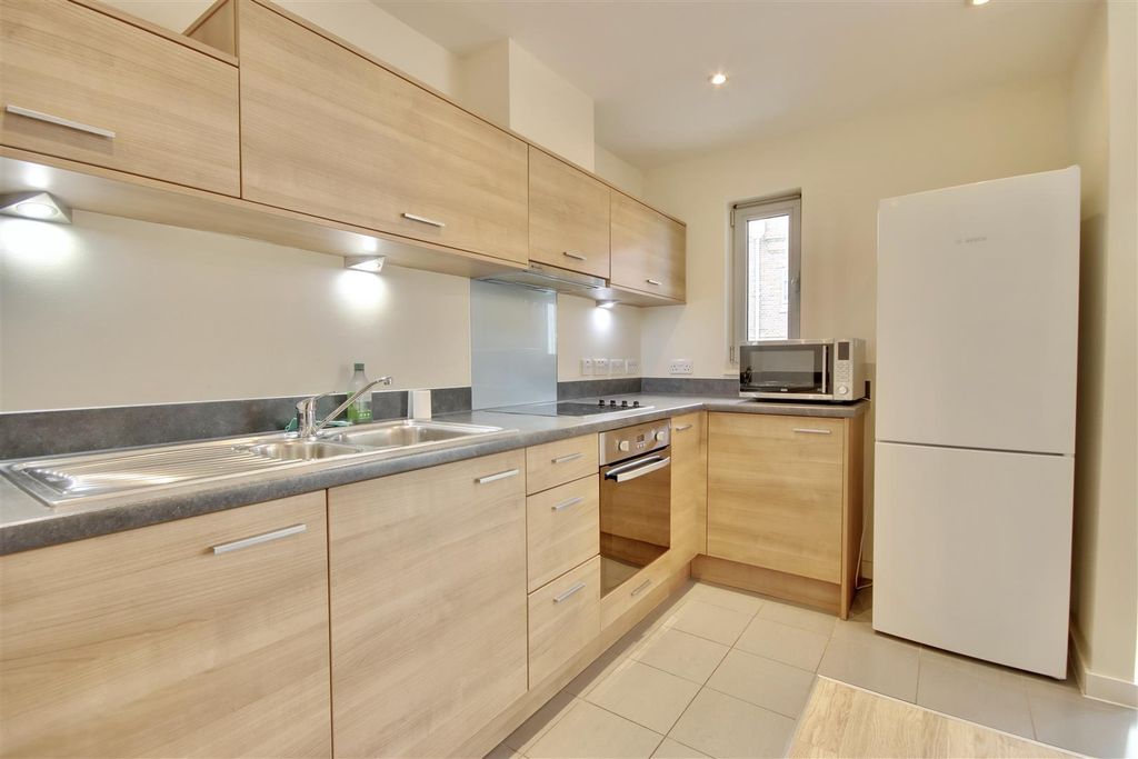 Property photo 3 of 10 E47A8C0A-20A4-4986-91DC-55051Ae24B55_1_201_A.Jpeg