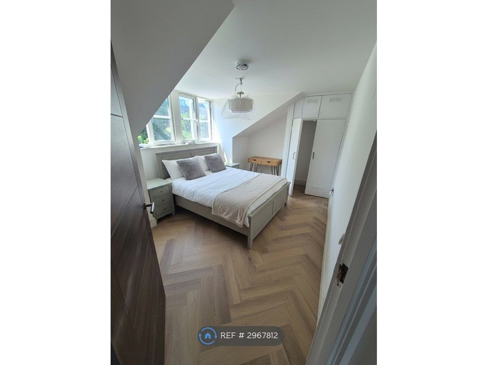 Property photo 1 of 3 Double Bedroom