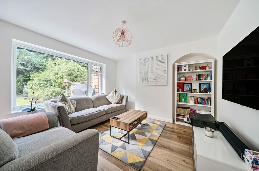 Property photo 3 of 19 1344696-8-68Bad0d...