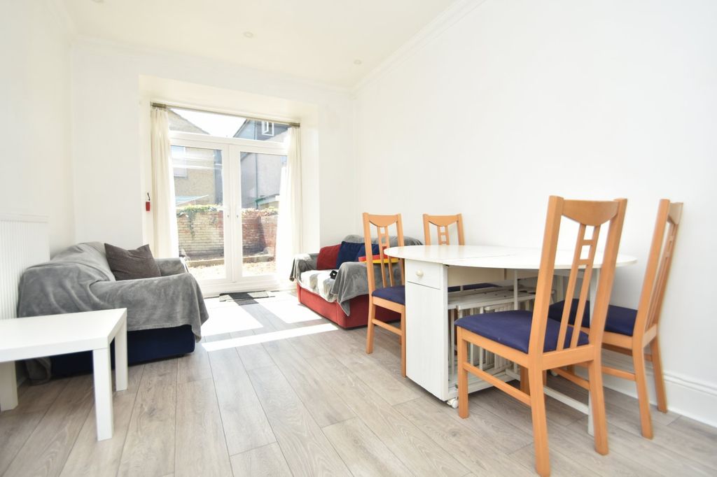 Property photo 3 of 11 Picture No. 21