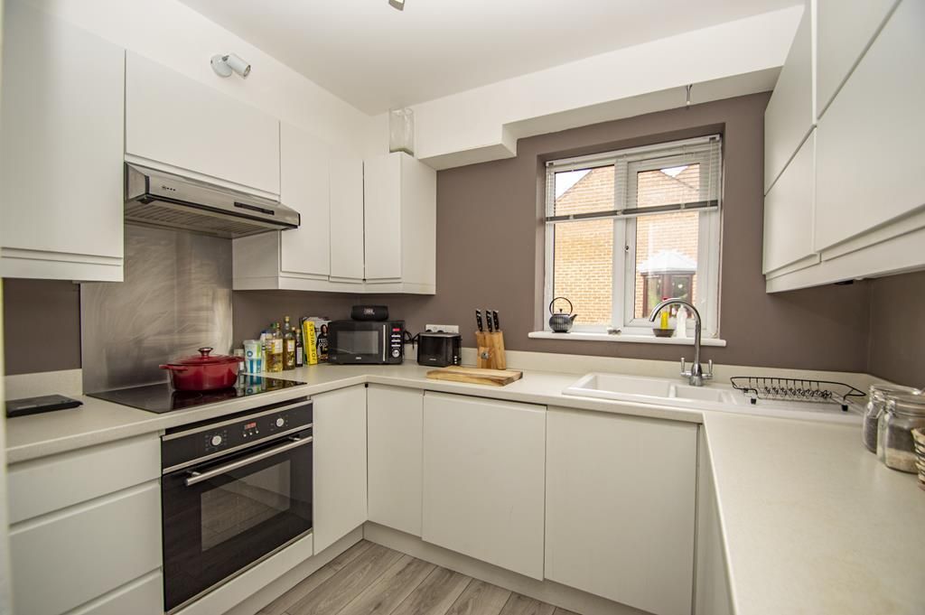 Property photo 3 of 9 Kitchen