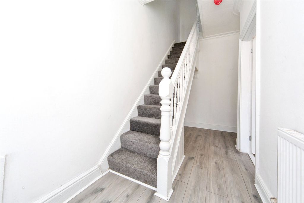 Property photo 2 of 21 Picture No. 17