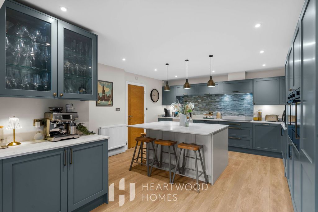 Property photo 2 of 25