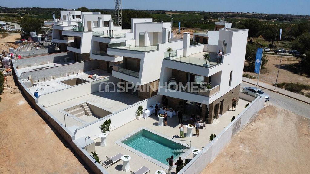 Property photo 2 of 59