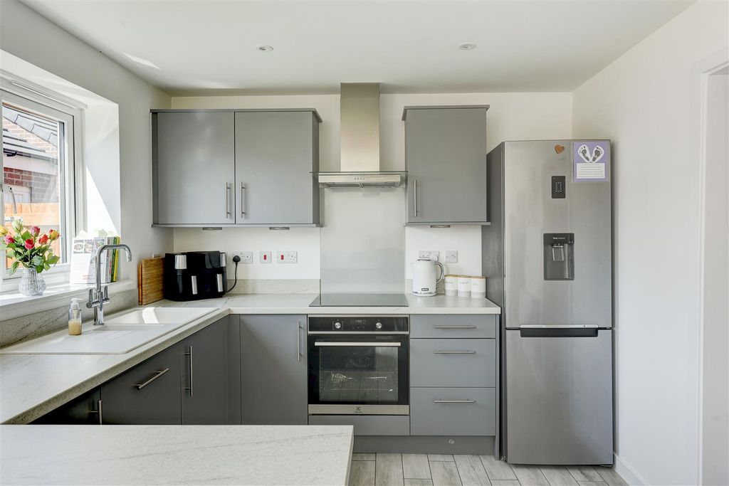 Property photo 3 of 24 Kitchen Diner