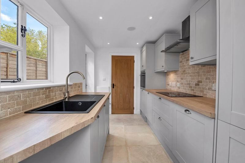Property photo 3 of 19 Kitchen