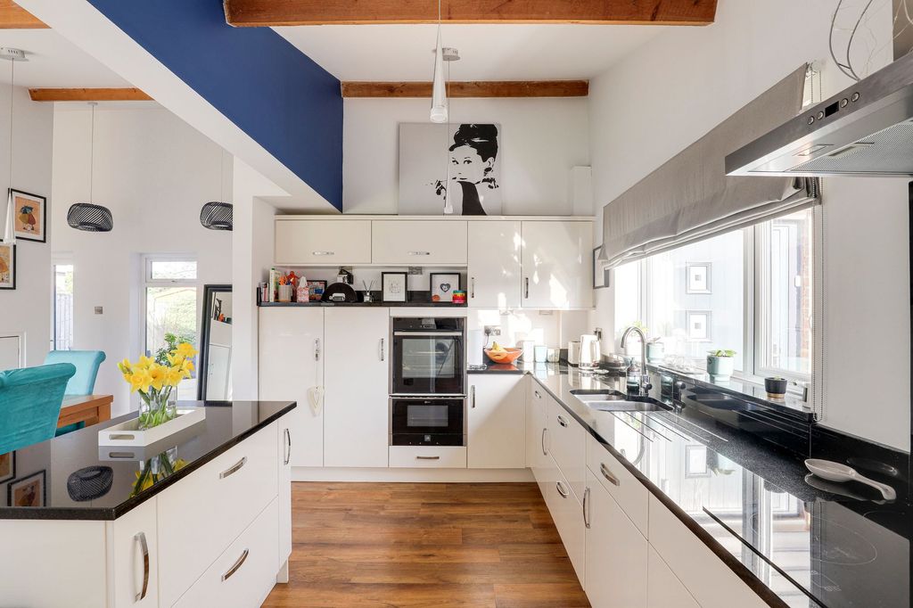 Property photo 3 of 27