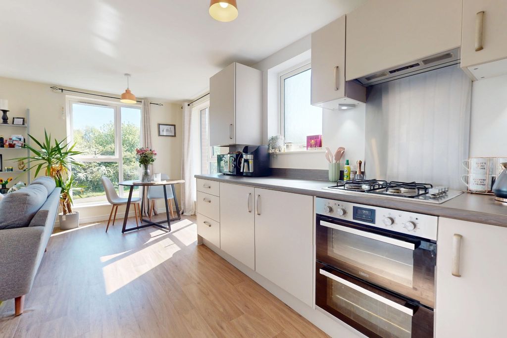 Property photo 2 of 18 5072512