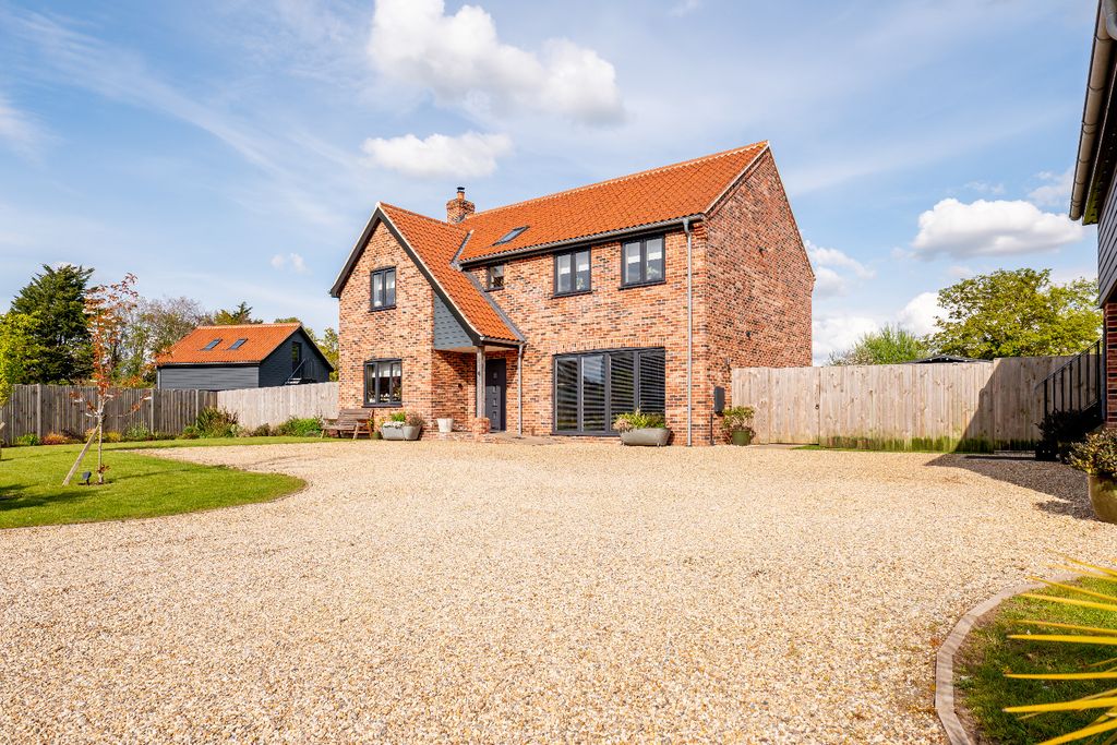 Property photo 3 of 36 4163777