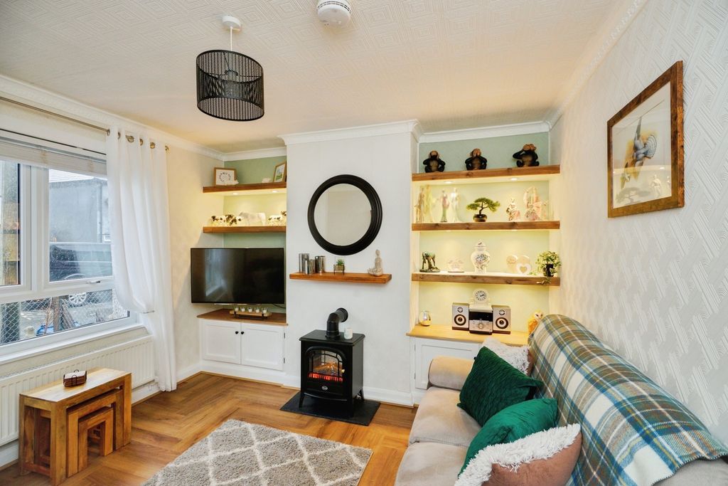 Property photo 3 of 22 Pbox-Img.Jpg