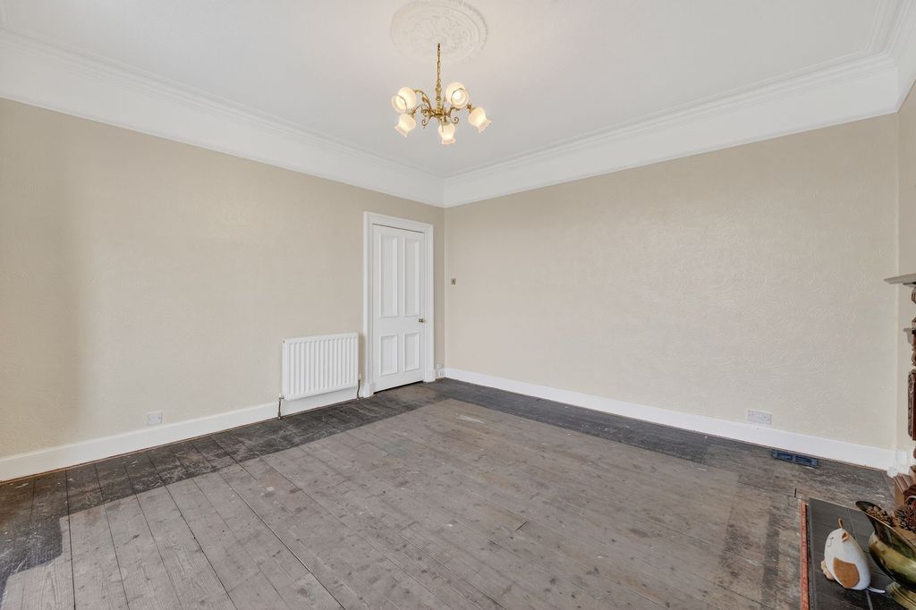 Property photo 3 of 27