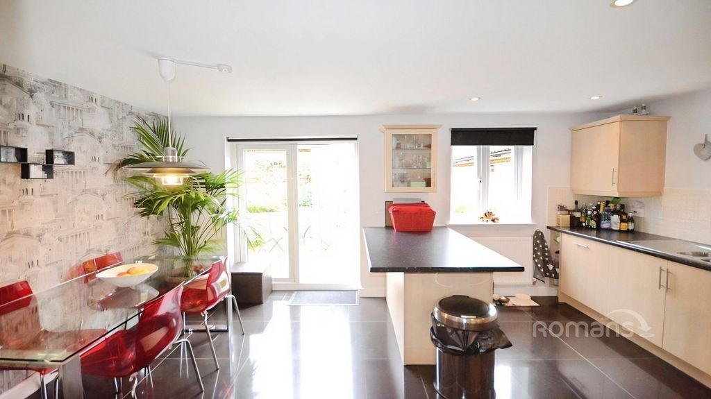 Property photo 2 of 12 Pbox-Img.Jpg
