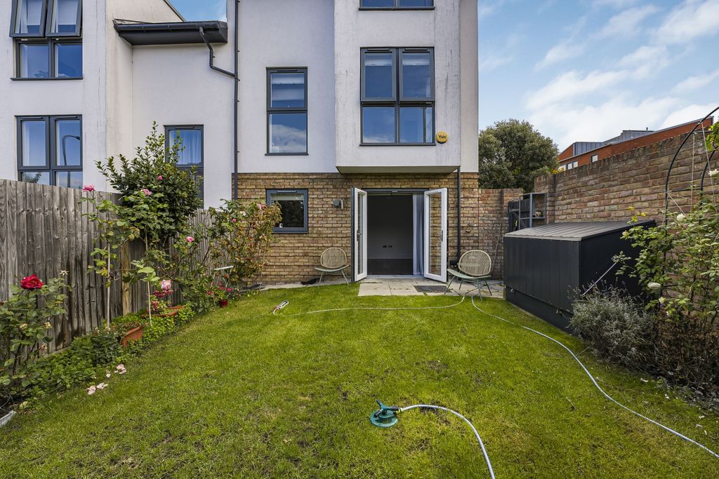 Property photo 1 of 12 Dsc00443