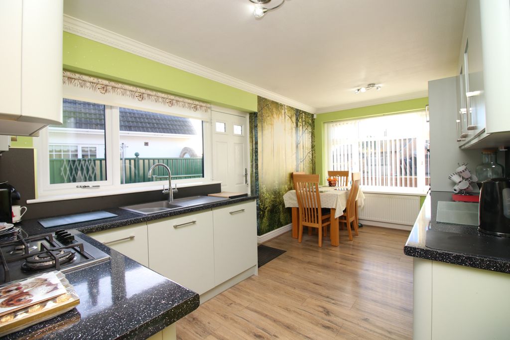 Property photo 2 of 31