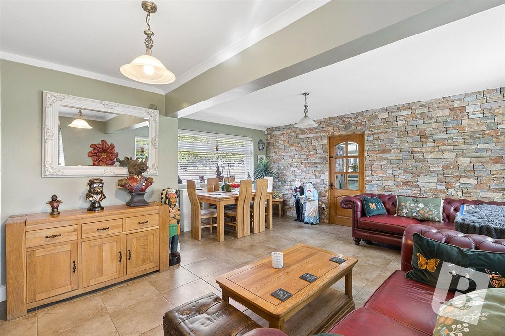 Property photo 2 of 17 Lounge/Diner