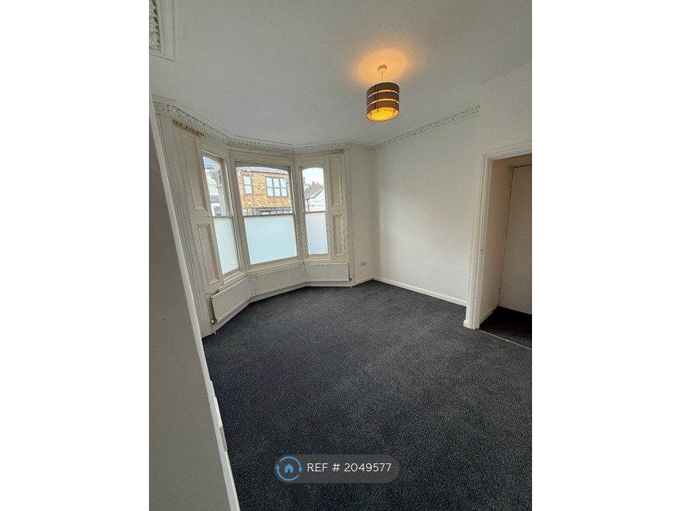 Property photo 3 of 14 Lounge