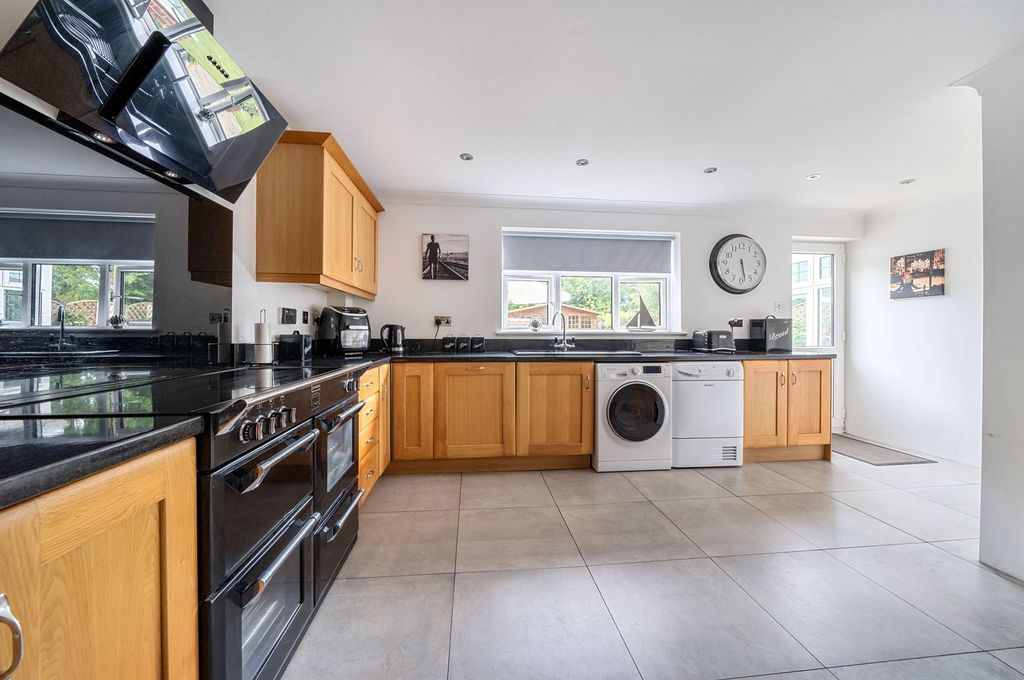 Property photo 2 of 27