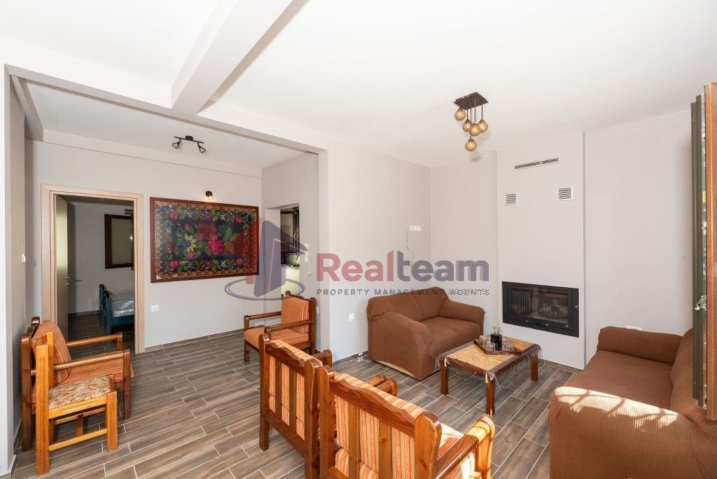 Property photo 3 of 25