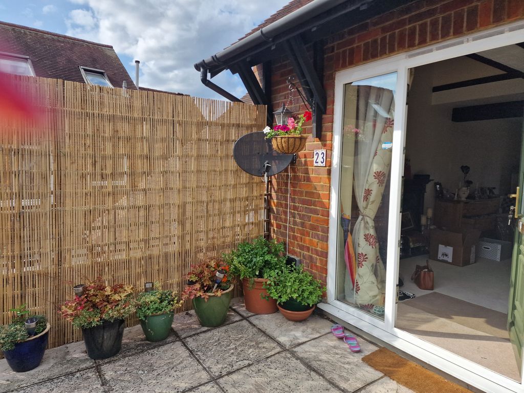 Property photo 3 of 7 Garden 2