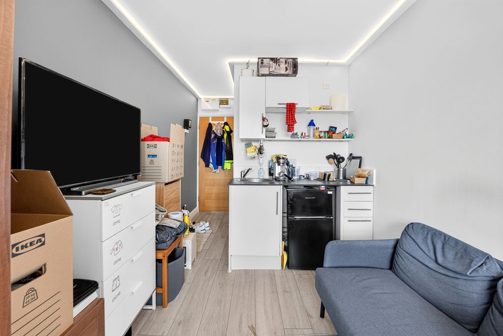 Property photo 2 of 6 Pbox-Img.Jpg