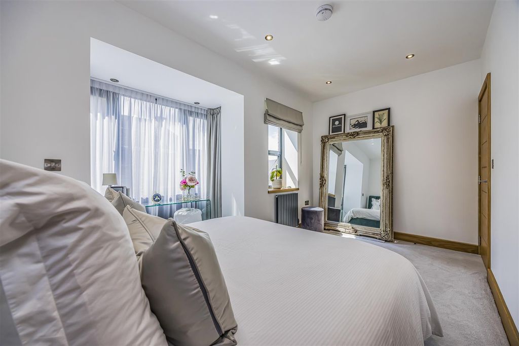 Additional image 19 of 4 bed town house for saleWykeham Place, Fareham PO16