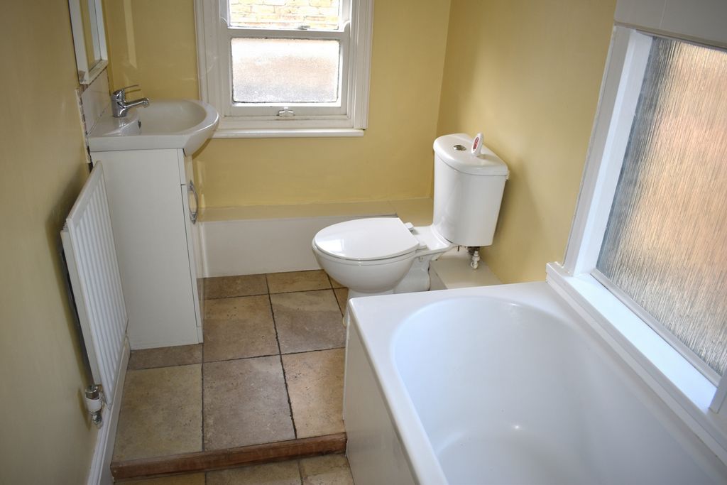 Property photo 3 of 7 Bathroom