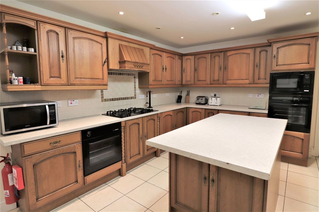 Property photo 3 of 29 Picture No. 23