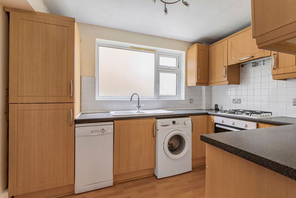 Property photo 3 of 14 Kitchen