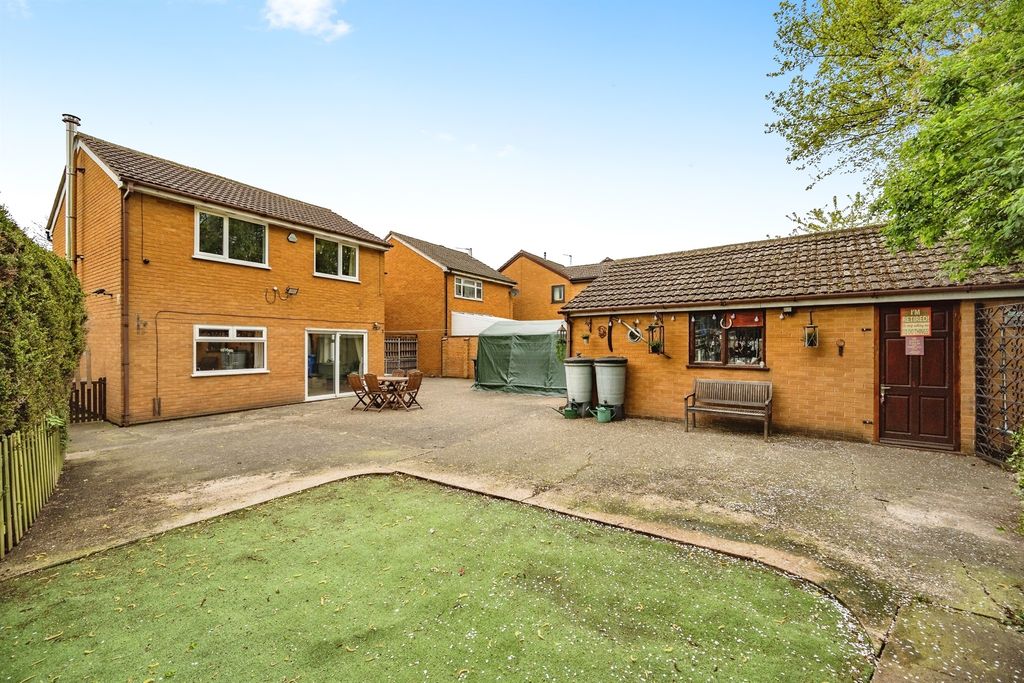 Property photo 2 of 21