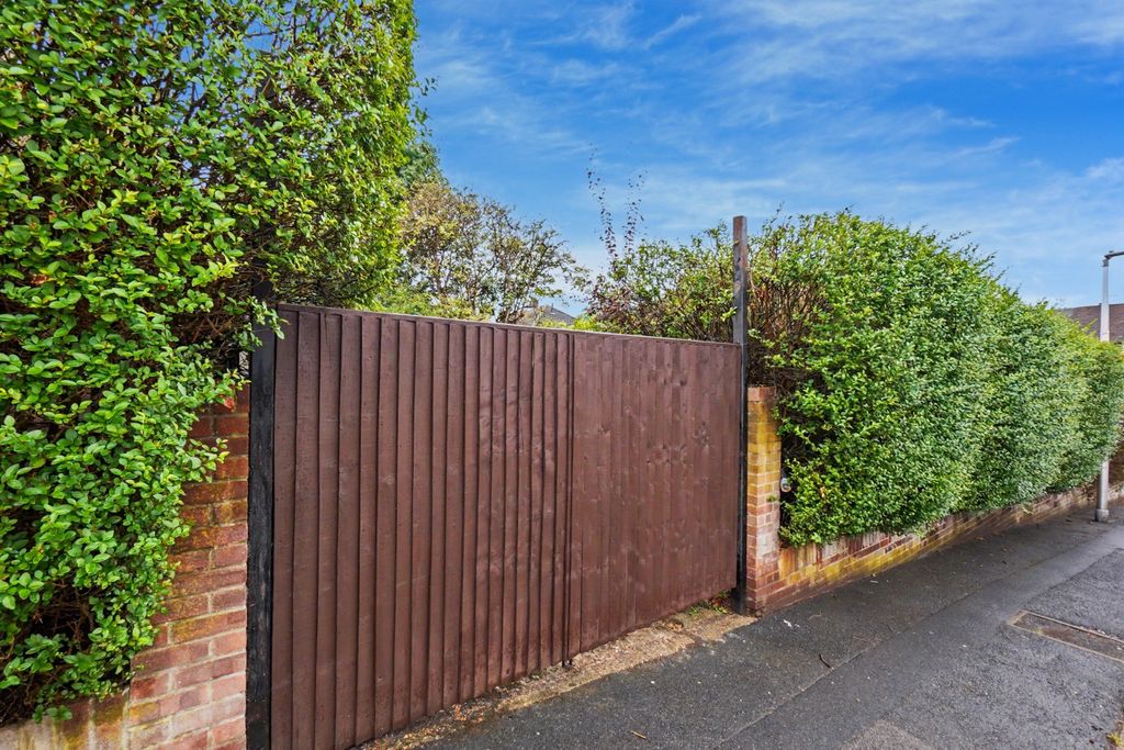 Property photo 2 of 21 5366104